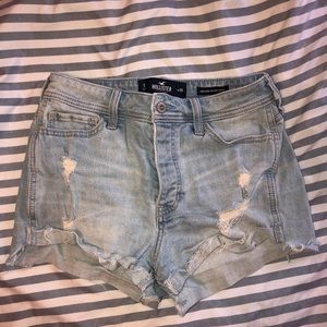 hollister high rise medium/light wash jean shorts